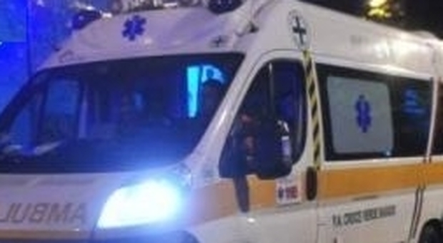 Civitanova, scontro tra auto e scooter nella notte: grave un ragazzo di 20 anni