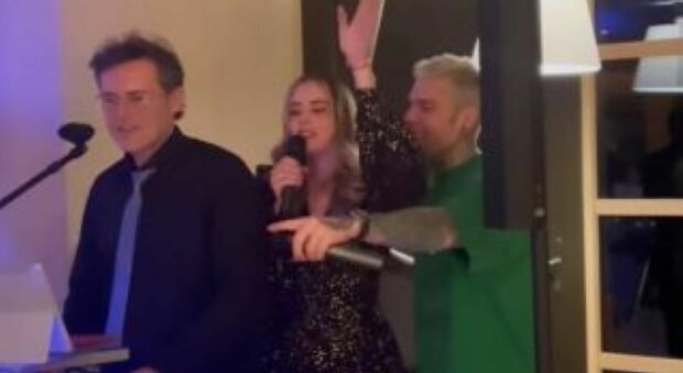Valentina Ferragni e Fedez al karaoke: l'influencer stona. Il video è esilarante