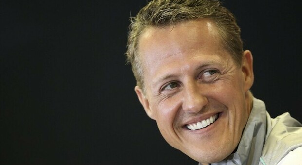 Michael Schumacher, all'asta 160 cimeli appartenuti al pluricampione di F1: il casco del 1994 vale oltre 50mila euro