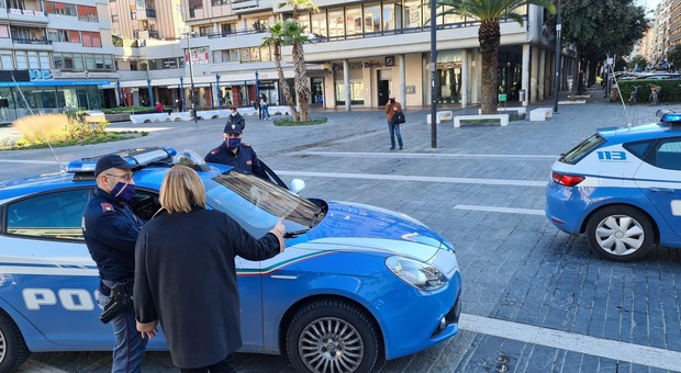 Pescara, negano al figlio i soldi per la droga: aggrediti. Arrestato 31enne