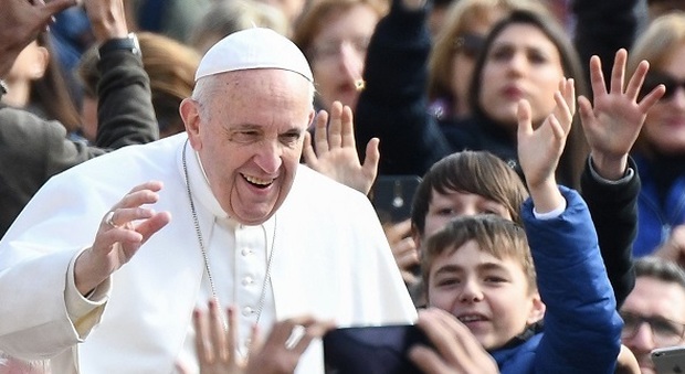 Papa Francesco pellegrino a Loreto Un abbraccio per oltre 8000 fedeli