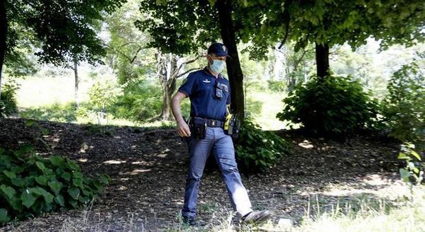 Stuprata al parco a Milano, violentatore preso grazie al Dna: è un senegalese senza fissa dimora