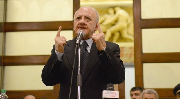 Il viceprefetto Cirillo firma la sospensione, De Luca non è più sindaco di Salerno