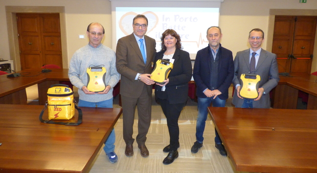 Obiettivo sicurezza: la donazione di tre defibrillatori al porto di Ancona