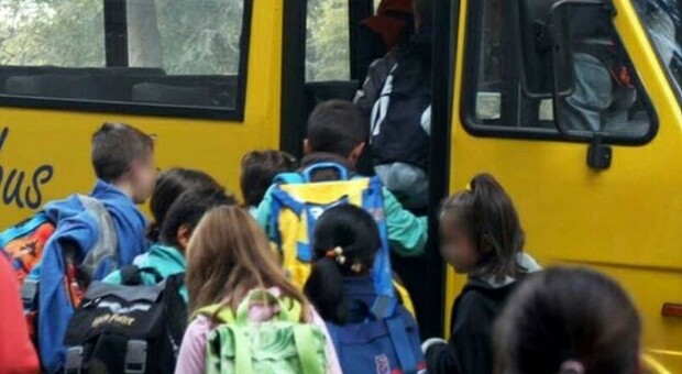 I bimbi hanno cambiato scuola nella frazione vicina e ora sono senza scuolabus
