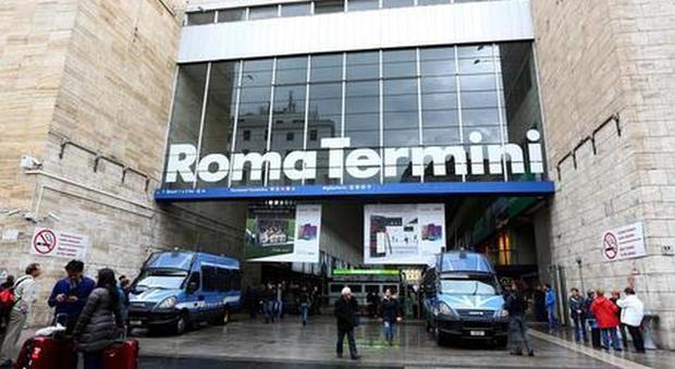 Roma, aggredisce e rapina un passante alla stazione Termini: arrestato