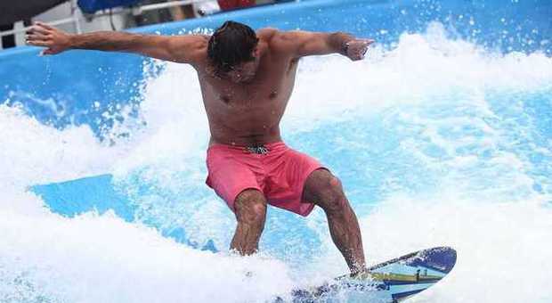 Surf Expo, cavalcare le onde senza mollare gli ormeggi: la gara di surf in crociera