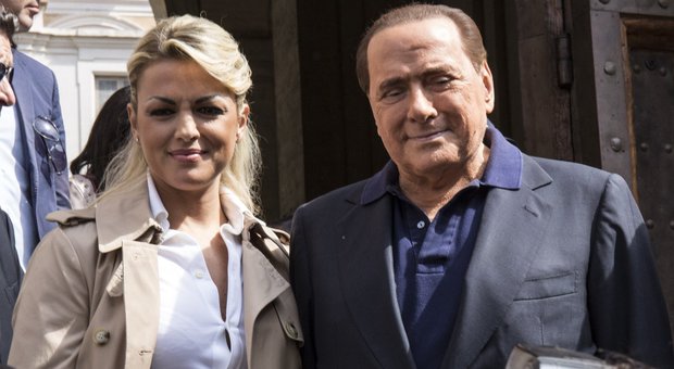 Berlusconi, buonuscita di 20 milioni a Francesca Pascale: «Anche un milione l'anno di mantenimento»