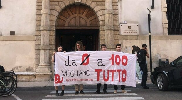 Flash mob davanti al liceo Pigafetta di Vicenza