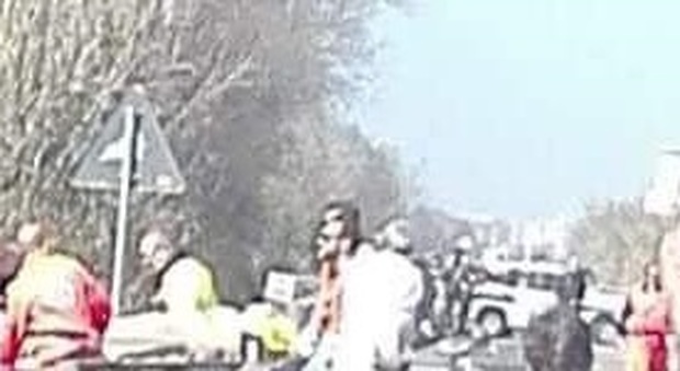 Senigallia, ciclista investito da un’auto Vola sulla statale, soccorso dall’elicottero