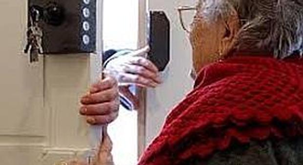 Ascoli, ladri eleganti con tablet raggirano gli anziani e rubano in casa
