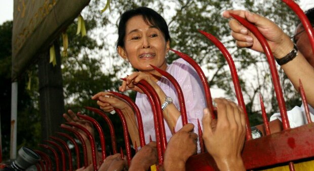 Gran Bretagna: «La giunta militare birmana rilasci Aung San Suu Kyi»