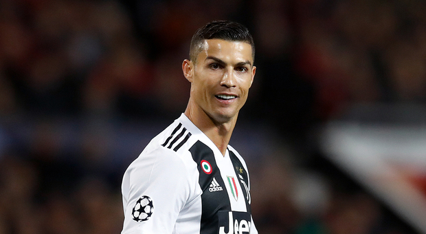 Cristiano Ronaldo vince l'arbitrato: la Juventus dovrà versargli 9,8 milioni di euro più interessi per la "manovra stipendi"