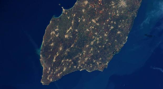 Il Salento nel blu, la vista dallo spazio nel post di Nespoli