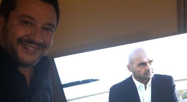 Salvini guarda Montalbano in tv