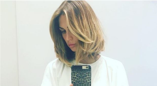 Melissa Satta cambia look: bionda dal parrucchiere su Instagram