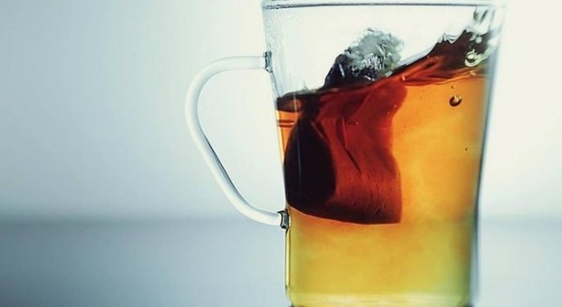 Dopo aver bevuto il tè getti le bustine? Come riciclarle in modo intelligente