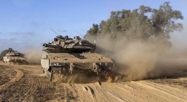 Israele inizia l'invasione di terra, dieci morti a ​Gaza: "Tra loro un bimbo di pochi mesi"