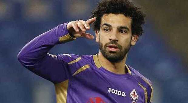 Roma, l'agente di Salah pubblica su twitter lo stemma del club. Szczesny arriva in mattinata