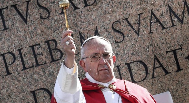 Domenica delle palme, Papa Bergoglio: «Assumersi responsabilità del destino dei migranti»