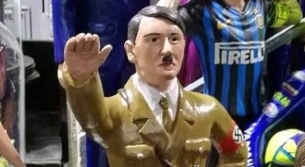 Hitler tra pastori presepe, scoppia al polemica: «A tutto c'è un limite»