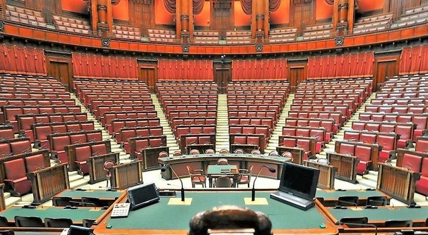 Taglio dei parlamentari, si parte nell'aula deserta: critiche anche nei 5Stelle