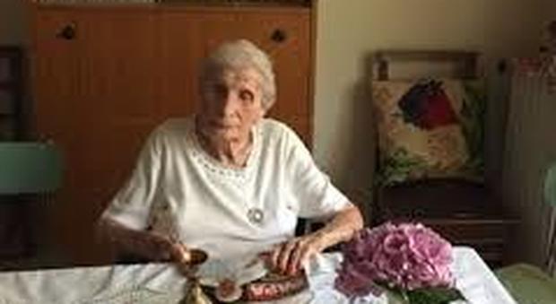 Pescara, nonna Elia spegne 111 candeline e si inscrive a Facebook