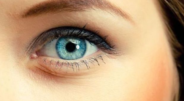 Hai gli occhi marroni ma li vuoi azzurri? Ecco come puoi realizzare il tuo sogno