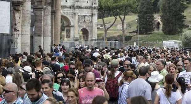 Colosseo chiuso, il pugno di Renzi. Subito il decreto: musei come i servizi pubblici