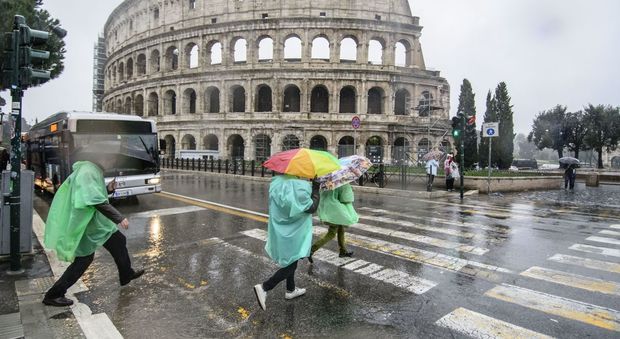 Maltempo, allerta arancione sul Lazio: temporali in arrivo, pronti i volontari della Protezione civile Il tweet della sindaca Raggi