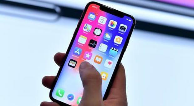 Apple pronta a lanciare tre nuovi iPhone tra cui un phablet e uno smartphone più economico