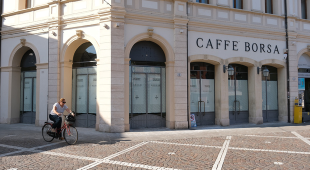 L'ingresso del Caffè Borsa in centro a Rovigo