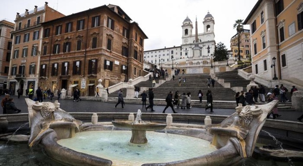 Risse tra baby-gang rivali in centro a Roma, l'allarme dei commercianti: «Intervenire subito»