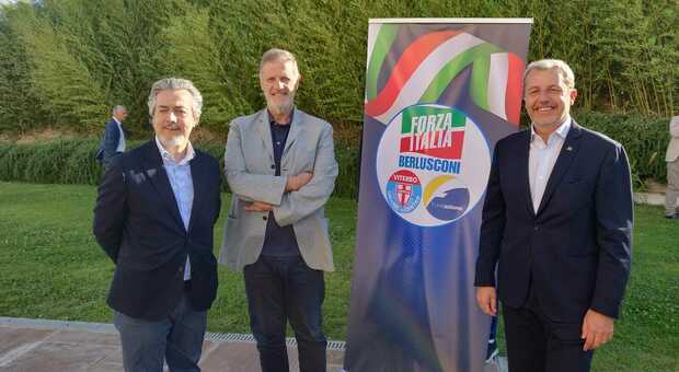Da sinistra: il Sottosegretario all'Agricoltura Francesco Battistoni, il candidato sindaco Claudio Ubertini e il deputato Raffaele Nevi
