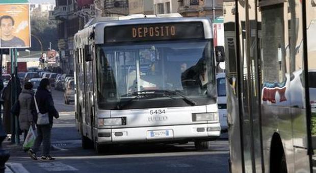 Roma, sarà un venerdì nero per i trasporti: a rischio bus, metro, taxi e treni