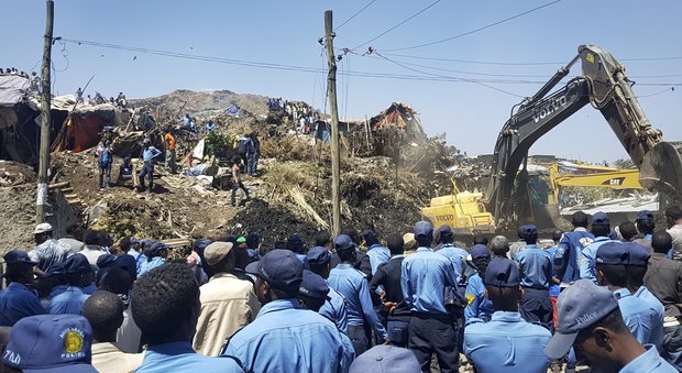 Addis Abeba, 46 morti per la frana della discarica che ha travolto le baracche dei disperati
