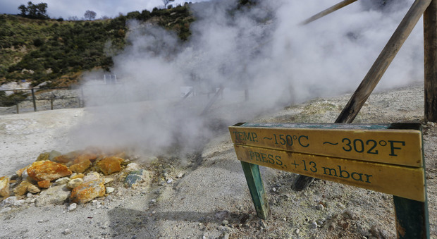 Campi Flegrei, il vulcano irrequieto: «La zona più a rischio eruzione è la Solfatara»