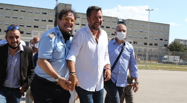 Regionali Campania 2020, Salvini a Napoli: prima tappa nel carcere di Secondigliano