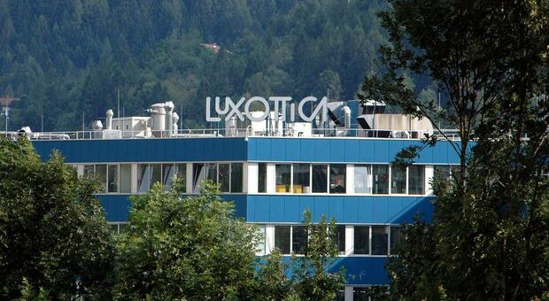Luxottica, bonus record: fino a 4.400 euro ad ogni dipendente, è il più alto di sempre