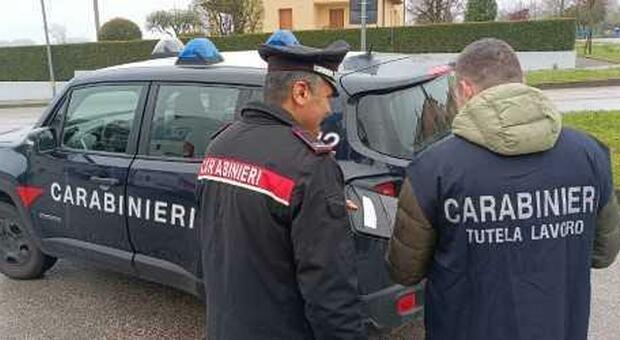 I carabinieri del Nucleo ispettorato del lavoro impegnati in un controllo