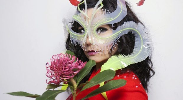Caracalla sperimenta l’utopia positiva di Björk, la visionaria artista islandese apre, in data unica, i concerti Extra del Teatro dell’Opera