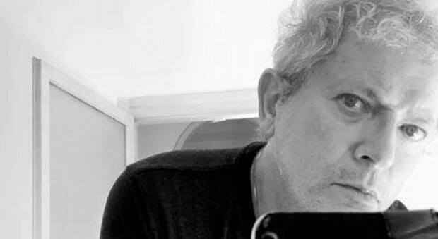 Morto Efrem Raimondi, il fotografo delle star e di Vasco Rossi: stroncato da un infarto