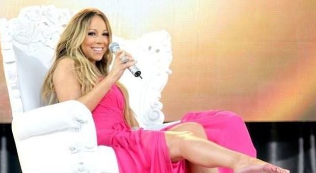 Paura per Mariah Carey, in ospedale per una grave influenza