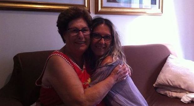 Mariella Serino e la sua madre naturale Lucia (Facebook)
