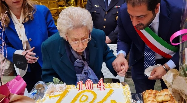 104 anni: nonna Maria festeggia il suo super compleanno a Gragnano