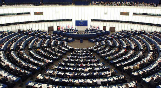 Parlamento Ue, il bluff dei tagli: spunta l’aumento ai tecnici