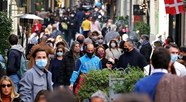 Napoli zona gialla, il prefetto Valentini: «Blinderemo le strade ma serve autodisciplina»