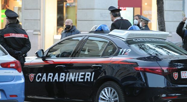 Catania, commerciante "imprigionato" dalla stalker chiama i Carabinieri. Arrestata una donna