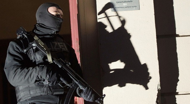 Terrorismo, continua la caccia ai jihadisti: ancora in fuga la mente cellula belga