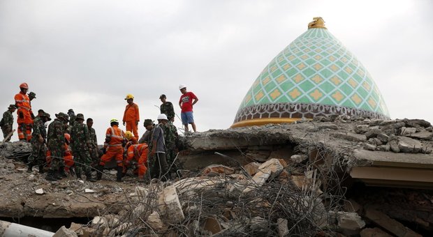 Indonesia, sale a 347 il bilancio dei morti nel terremoto